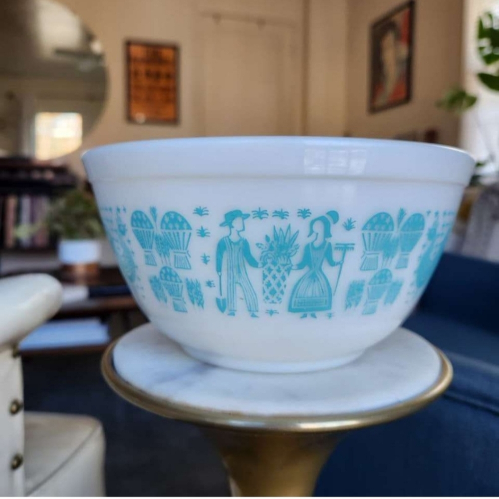 Vintage Pyrex 402 Butterprint Dish